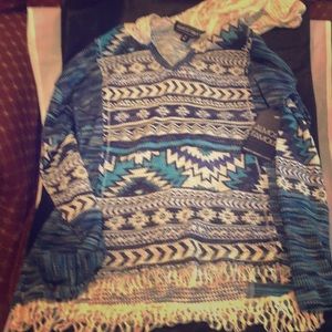 Patterned lace hood top . Size M